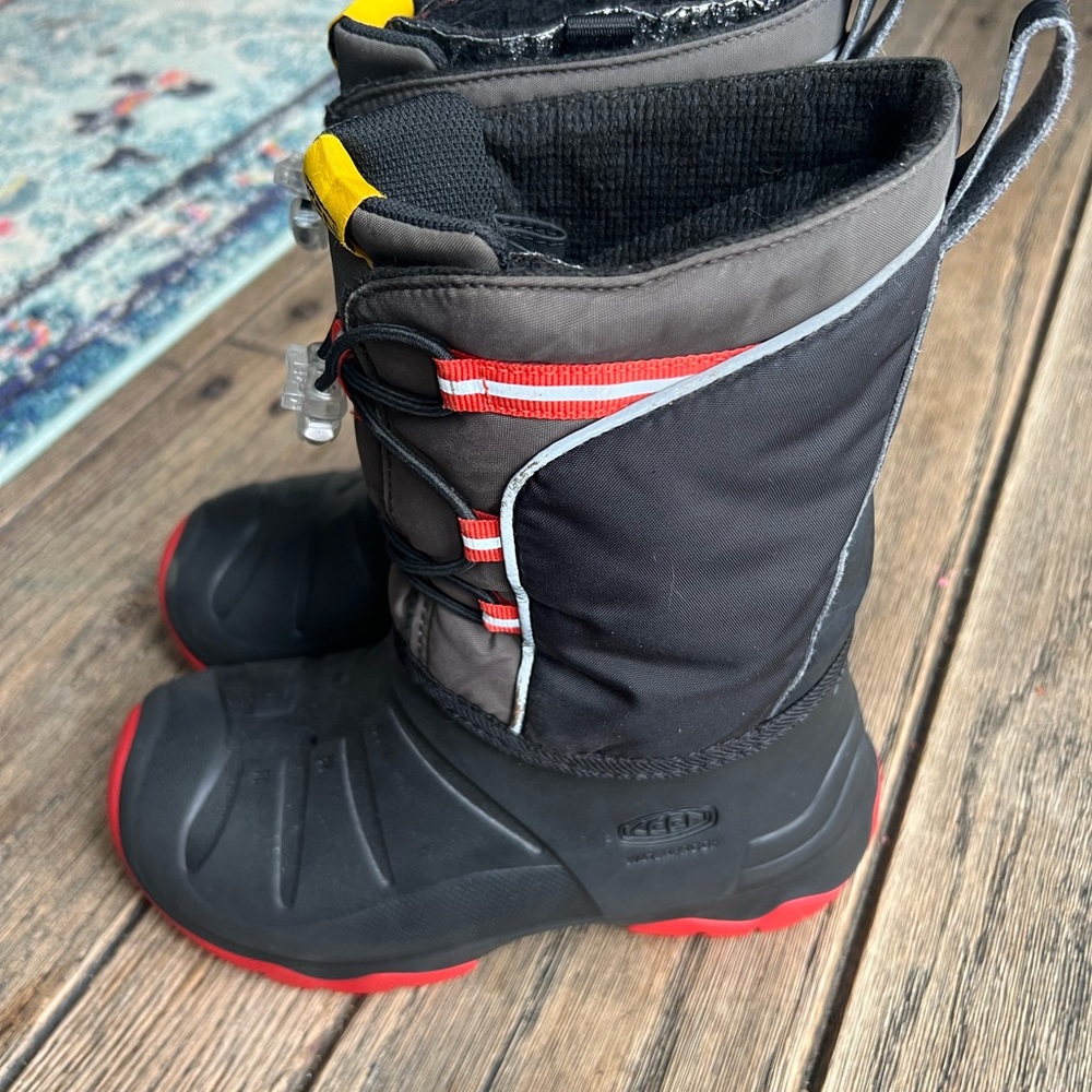 Keen winter boots size 2
